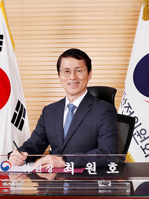 위원장 최원호 인물사진